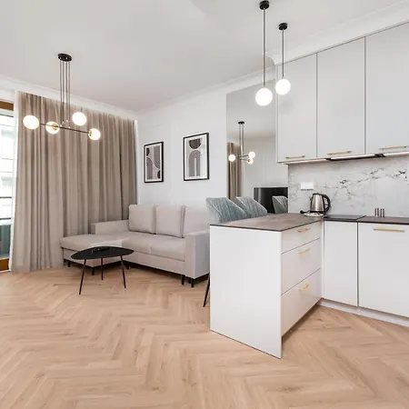 Aleja Solidarnosci 60b