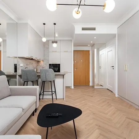 Aleja Solidarnosci 60b *