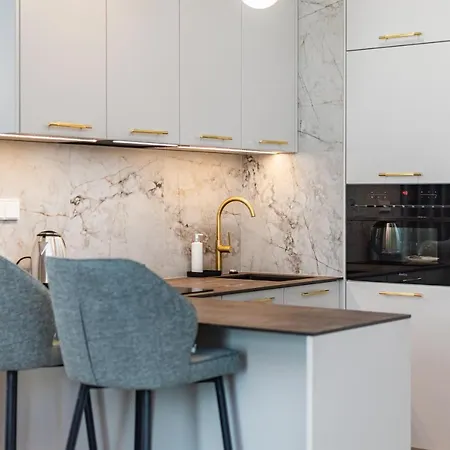 Aleja Solidarnosci 60b * Varsovie