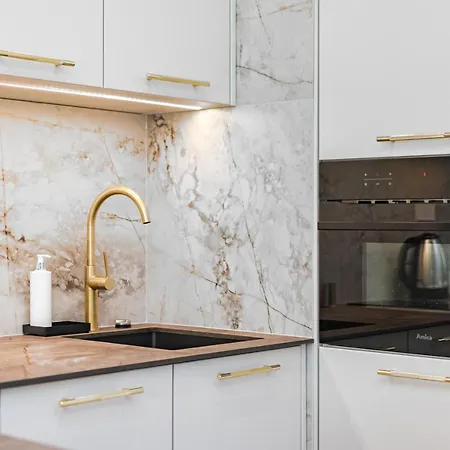 Aleja Solidarnosci 60b Appartement *