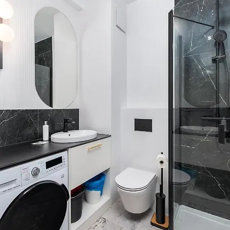 Aleja Solidarnosci 60b شقة *