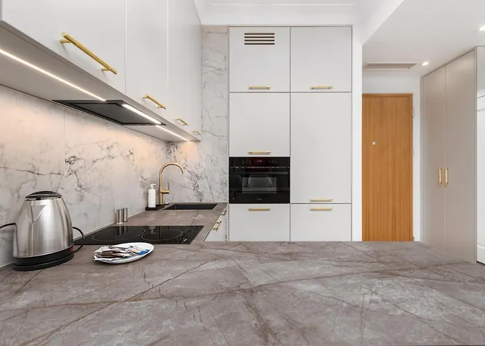 Apartment Aleja Solidarnosci 60b