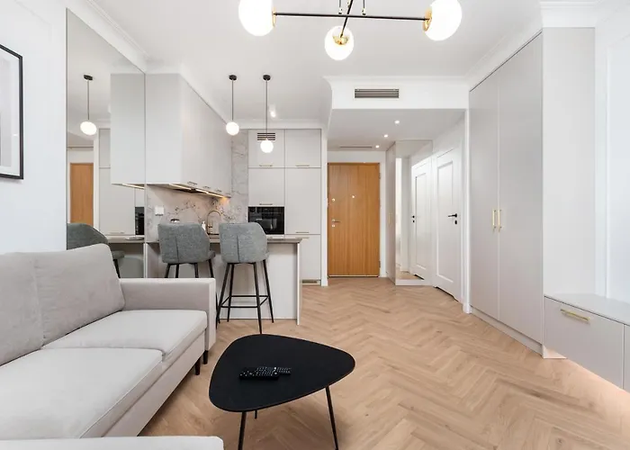 Aleja Solidarnosci 60b *